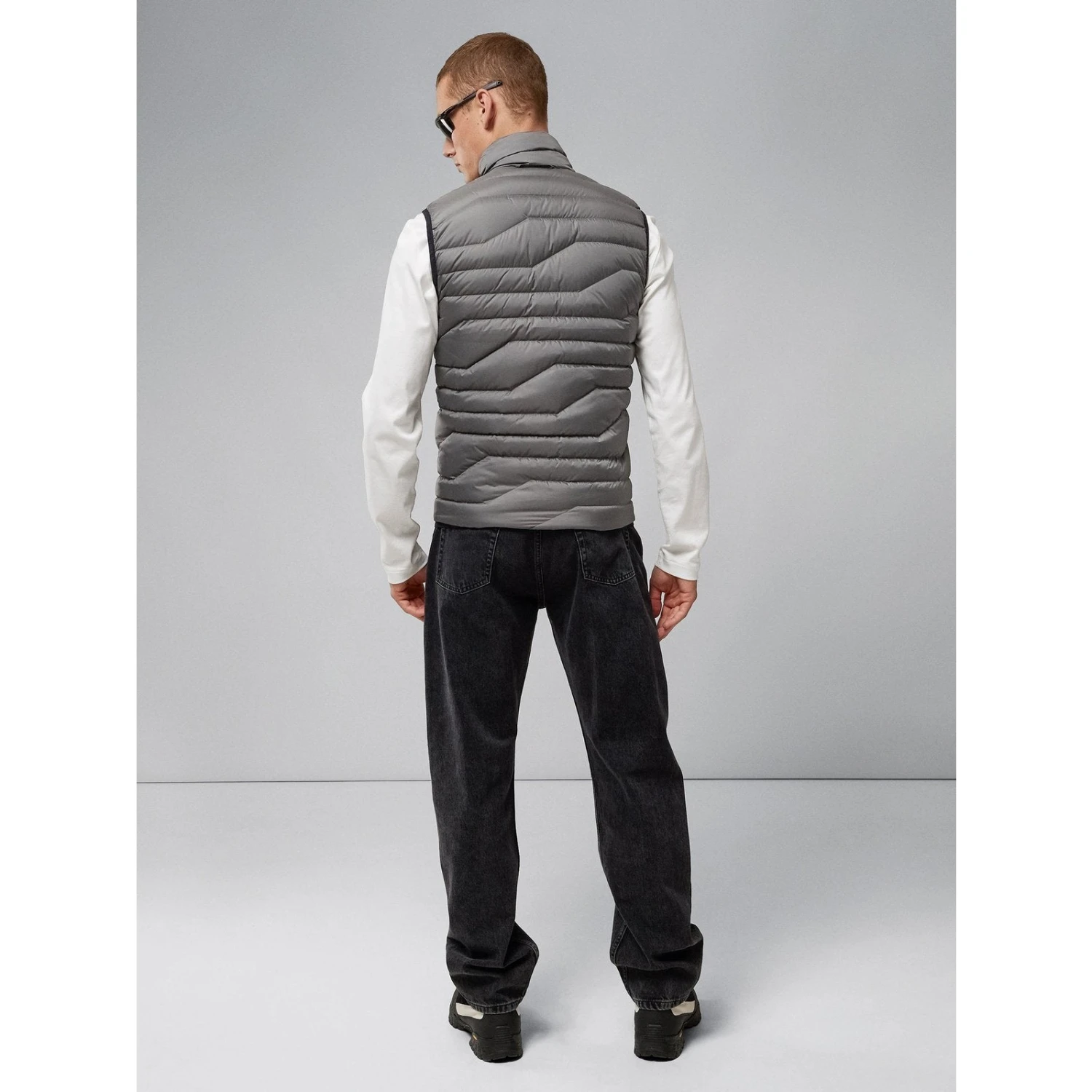 J.Lindeberg Cliff Light Down Golf Vest AMOW06707 4 J.Lindeberg Cliff Light Down Golf Vest AMOW06707 - Image 4