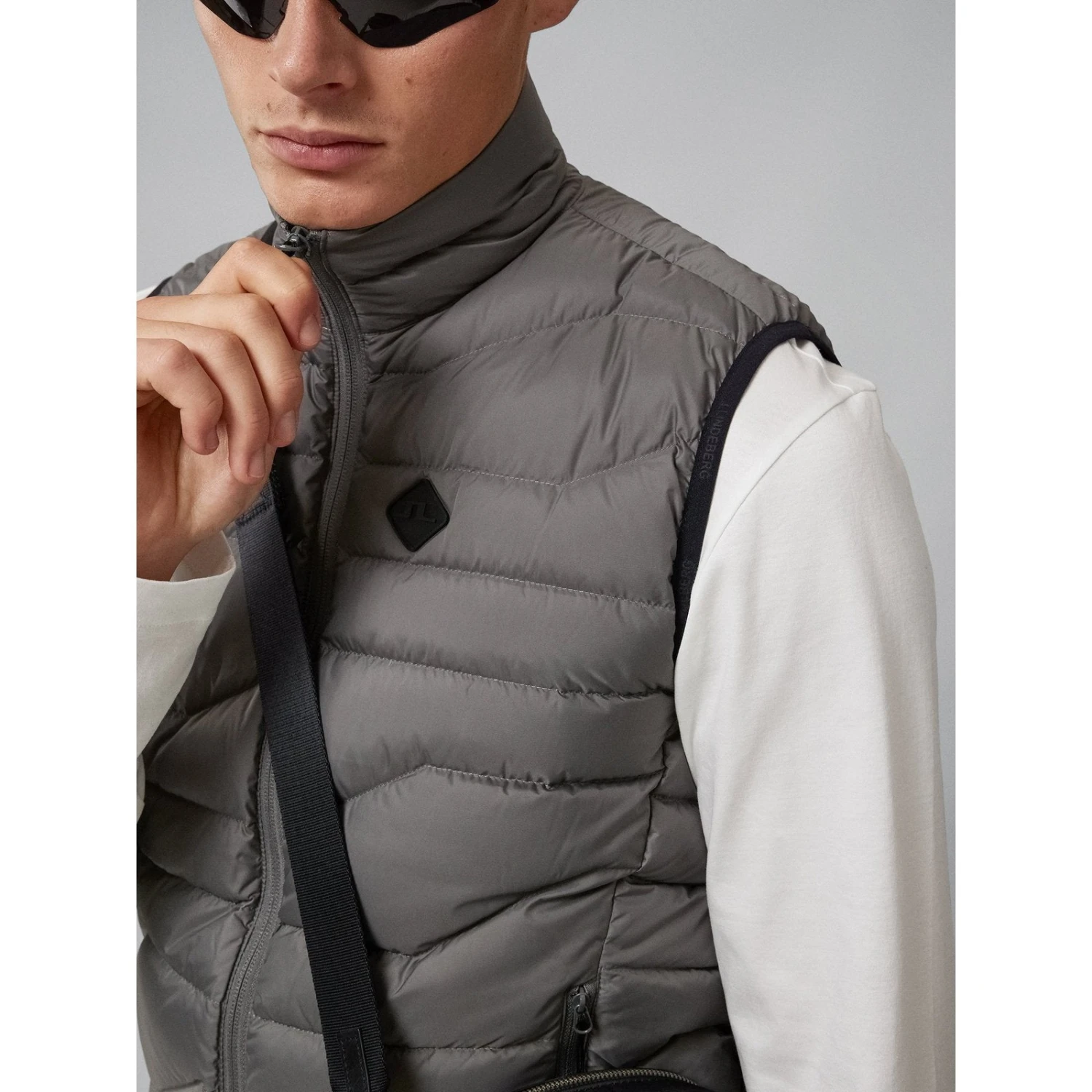 J.Lindeberg Cliff Light Down Golf Vest AMOW06707 2 J.Lindeberg Cliff Light Down Golf Vest AMOW06707 - Image 2